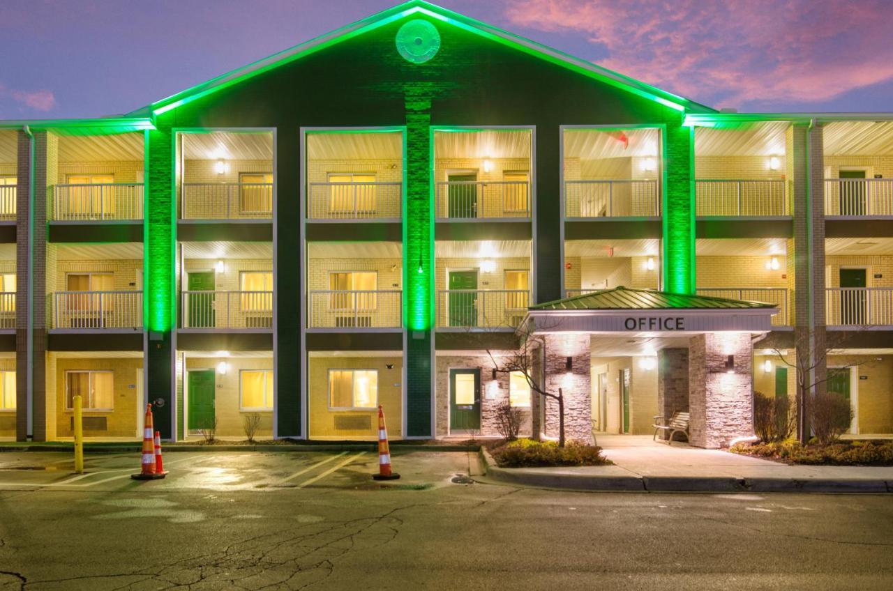 Hometowne Studios By Red Roof Detroit - Livonia Exterior photo