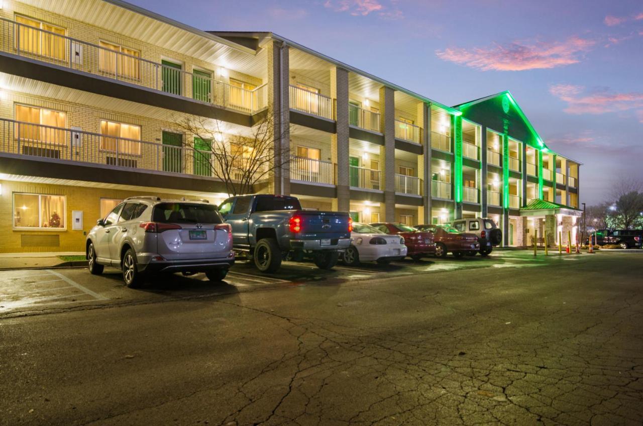 Hometowne Studios By Red Roof Detroit - Livonia Exterior photo